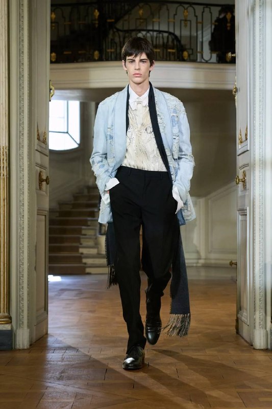 Dior Men: рейв-культура и пайеточный деним — кадр 1