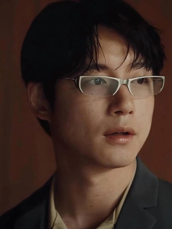 Prada и Gentle Monster: треугольник в металлической оправе — кадр 1