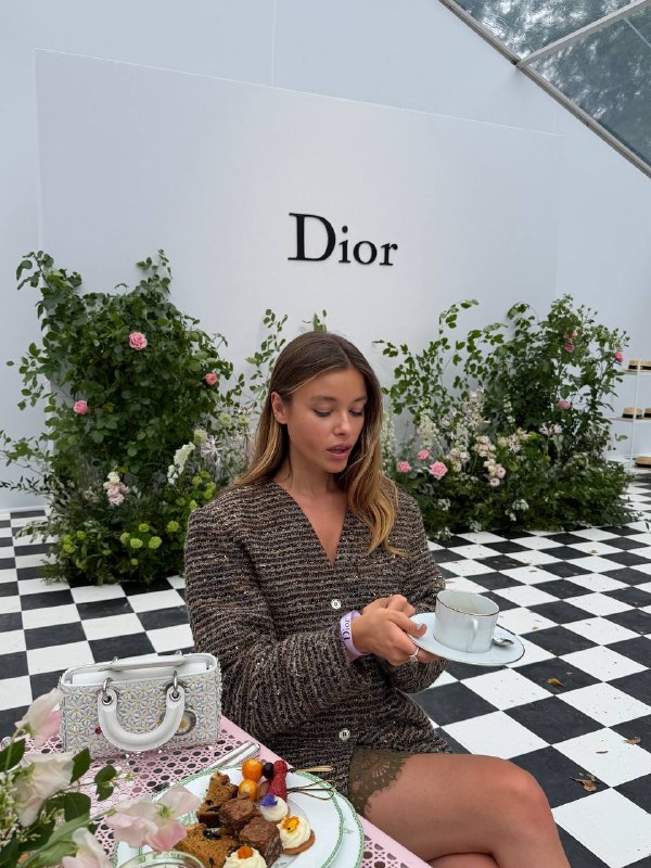 Dior Beauty в саду Тюллери: шатёр, чай и сервировка