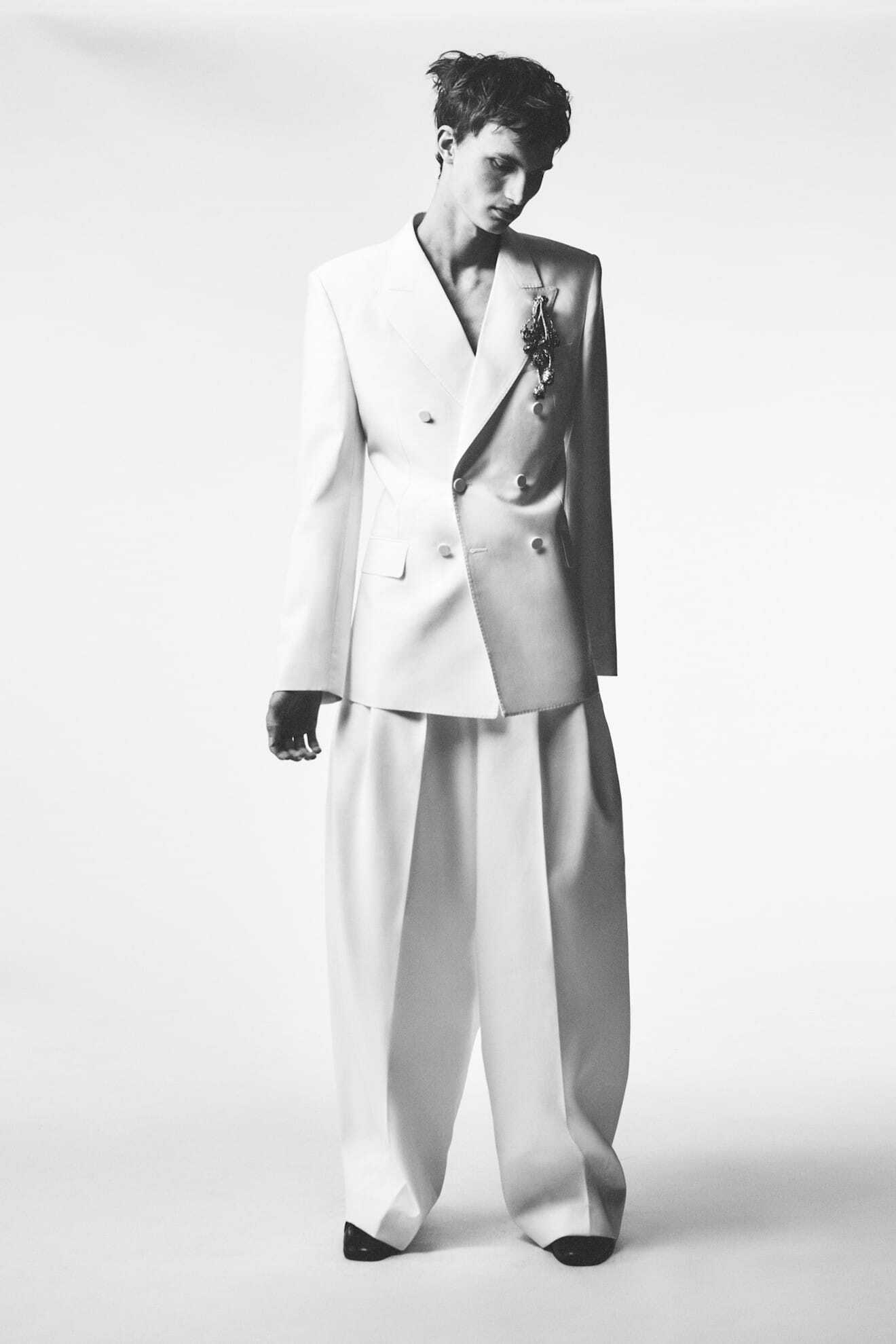 Givenchy SS27 — тейлоринг Сары Бертон