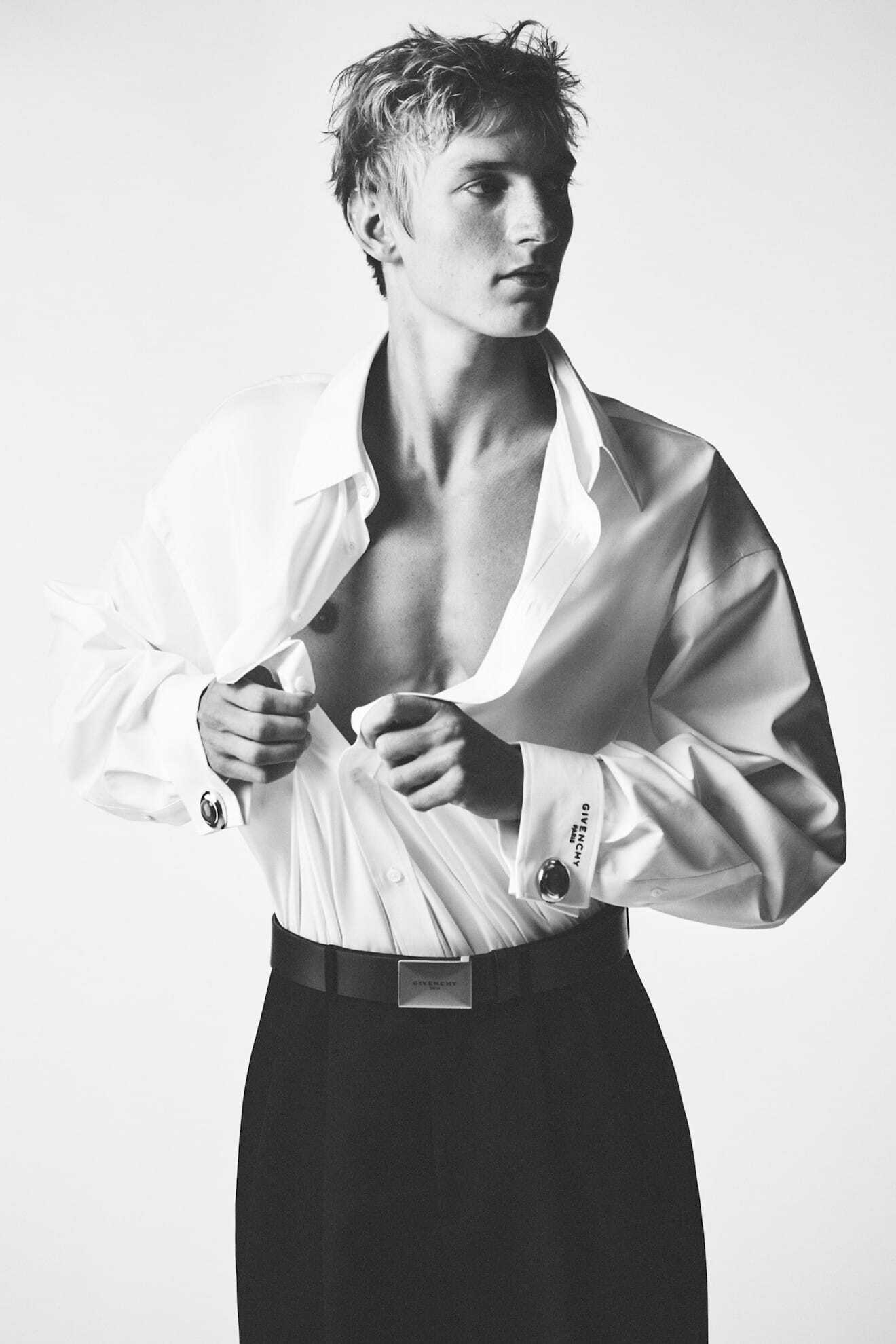 Givenchy SS27 — презентация с работами Рэйчел Уайтред