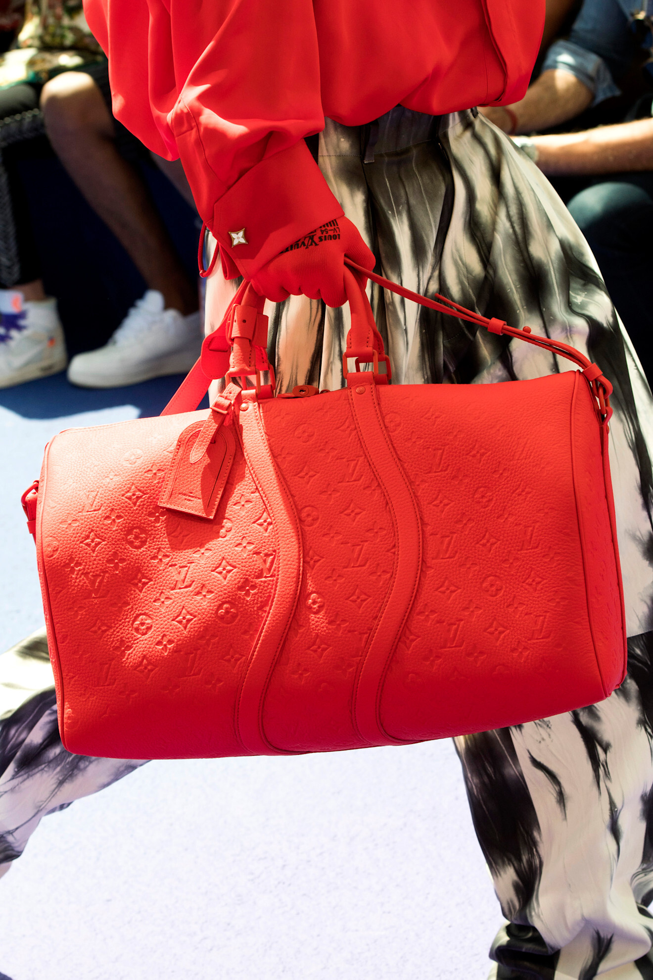 Монограмма Louis Vuitton — архивный кадр